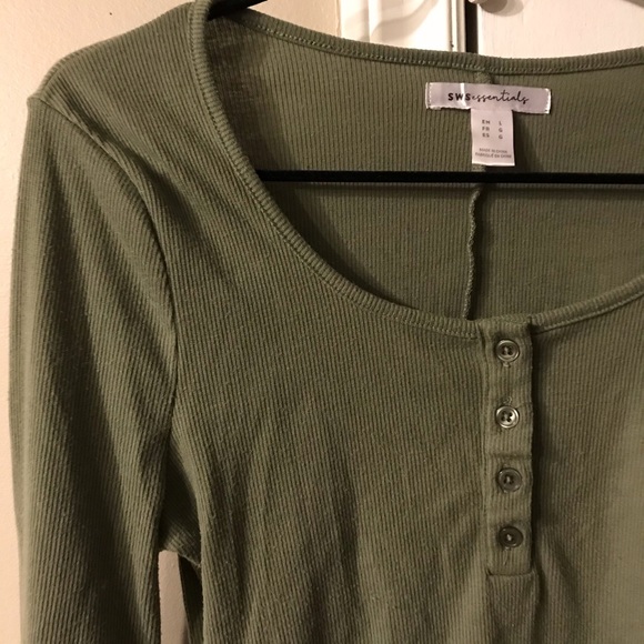 3/$25 Green long sleeve shirt with buttons - Picture 2 of 3